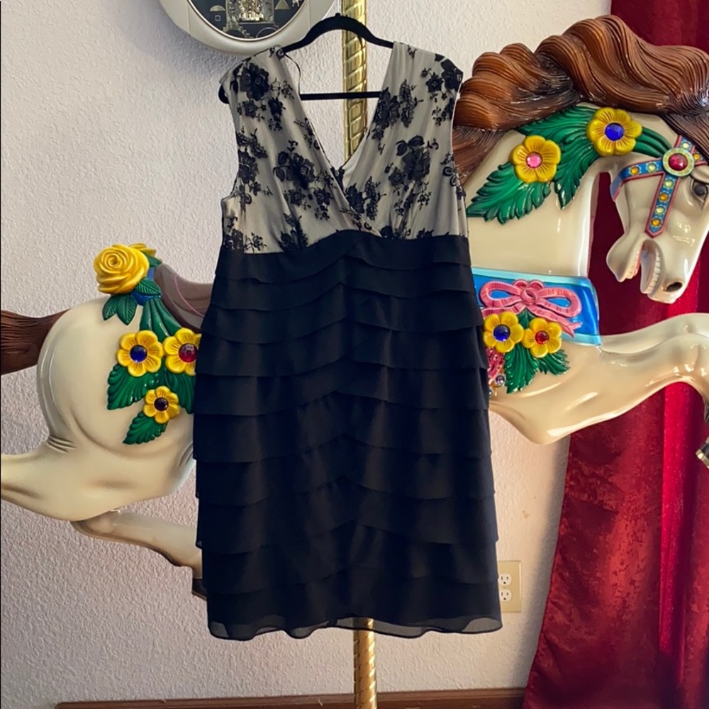 Dress with lace inlay